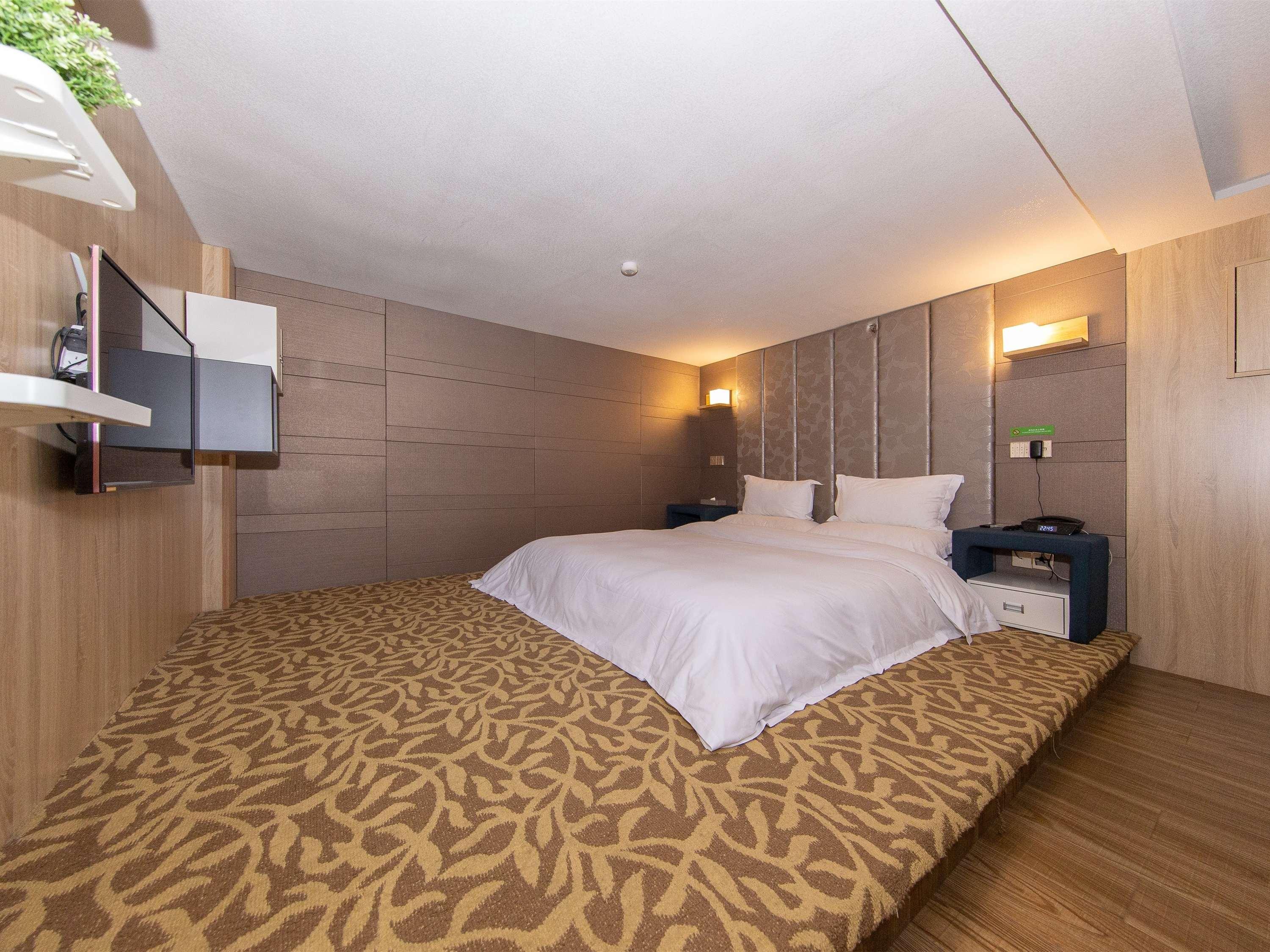 Ibis Styles Nantong Development Zone Shimao Plaza Hotel Exterior photo